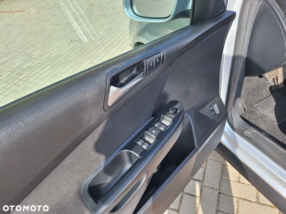 Volkswagen Passat 2.0 TDI Trendline DSG - 13