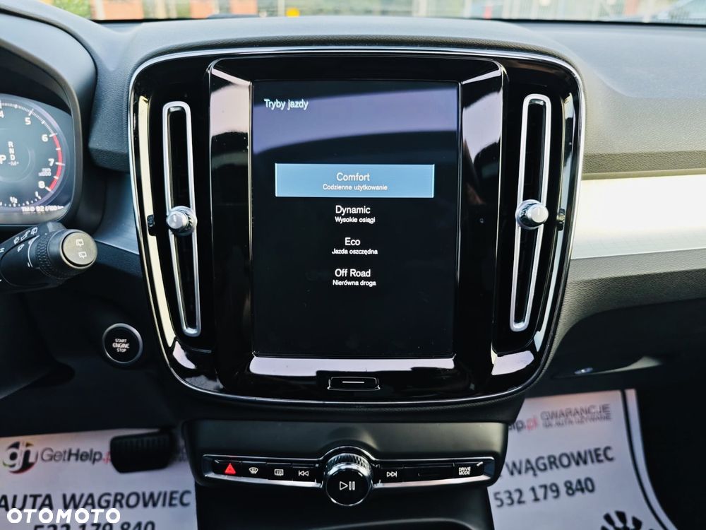 Volvo XC 40 T5 AWD Momentum Pro - 19