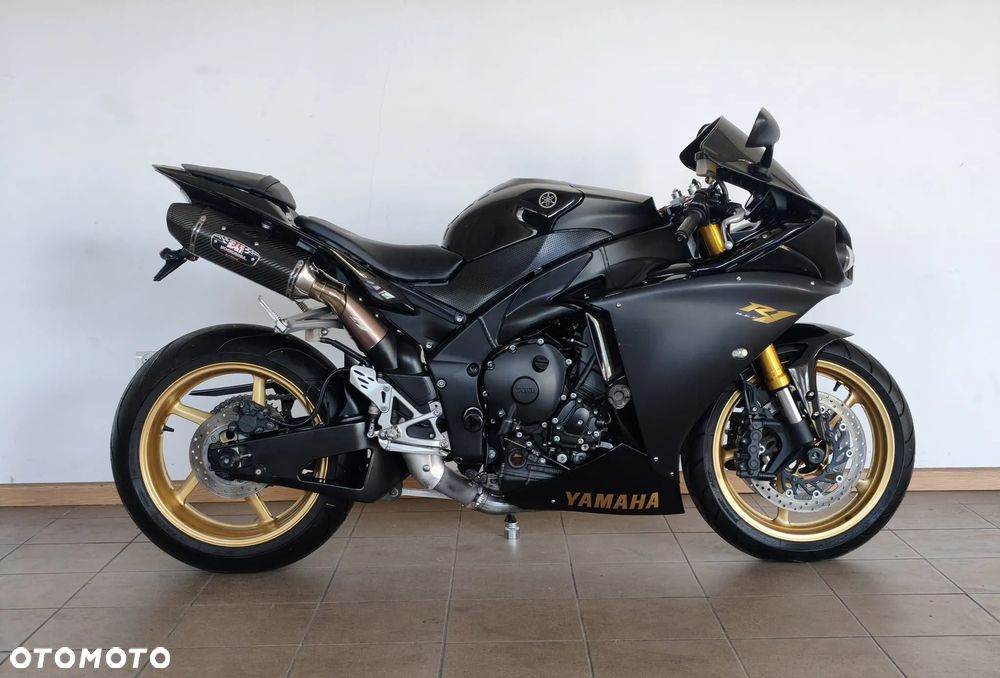 Yamaha R1 - 4