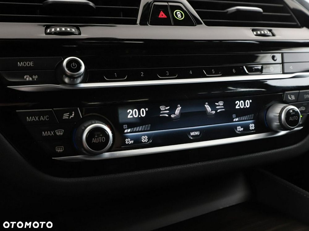 BMW Seria 5 530e xDrive Luxury Line - 32