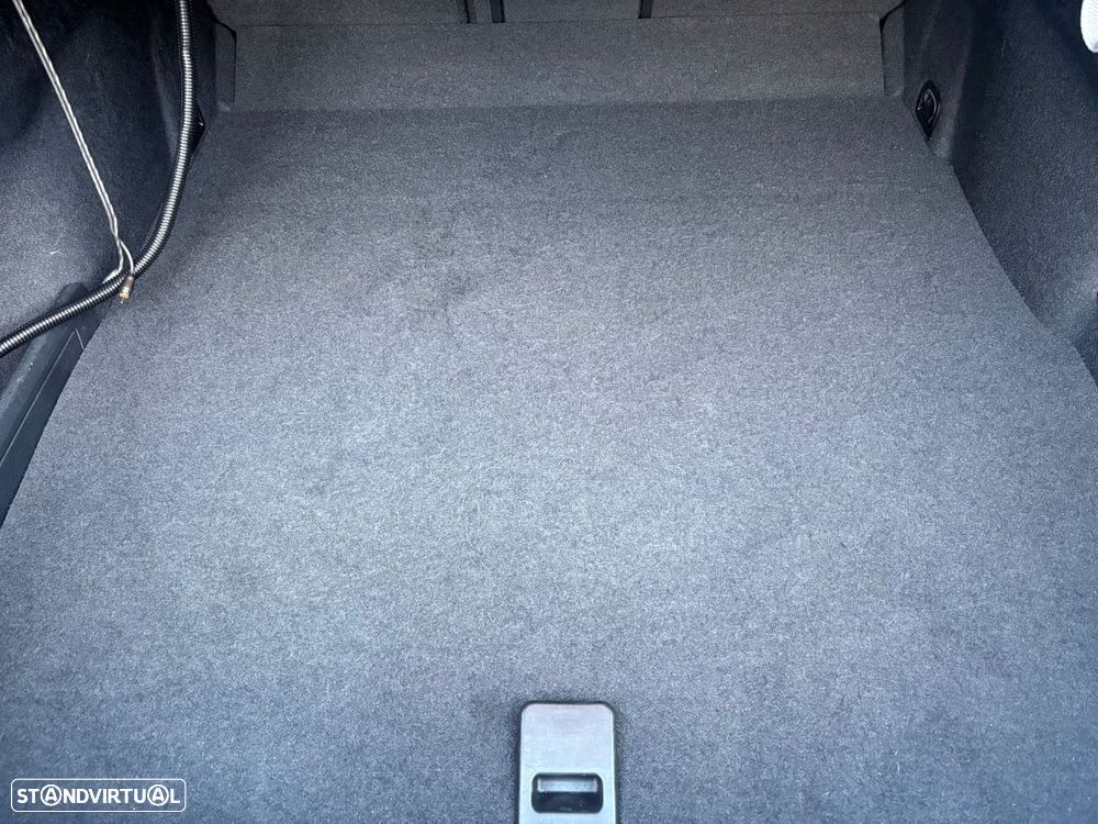 VW Passat 2.0 TDI Confortline DSG - 26