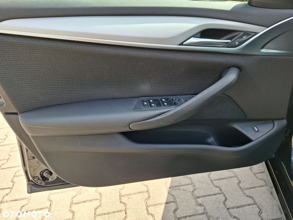 BMW Seria 5 518d - 13