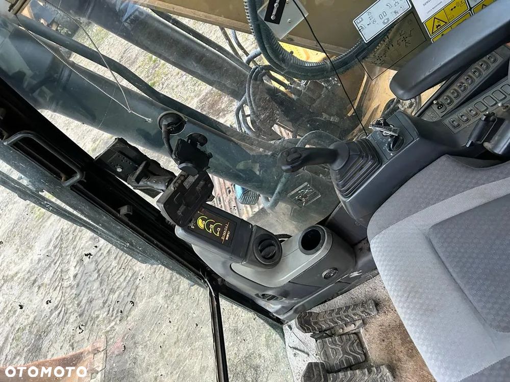 Caterpillar CAT 323D - 8