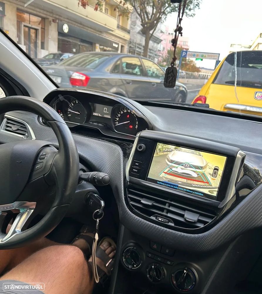 Peugeot 2008 1.2 PureTech Signature - 4
