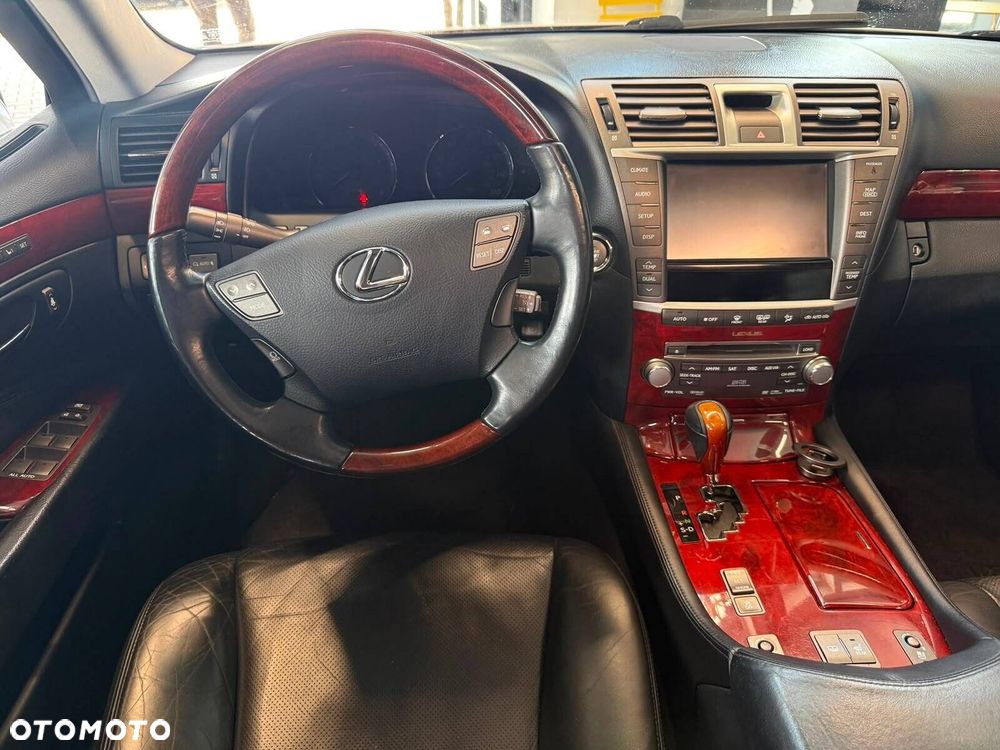 Lexus LS - 18