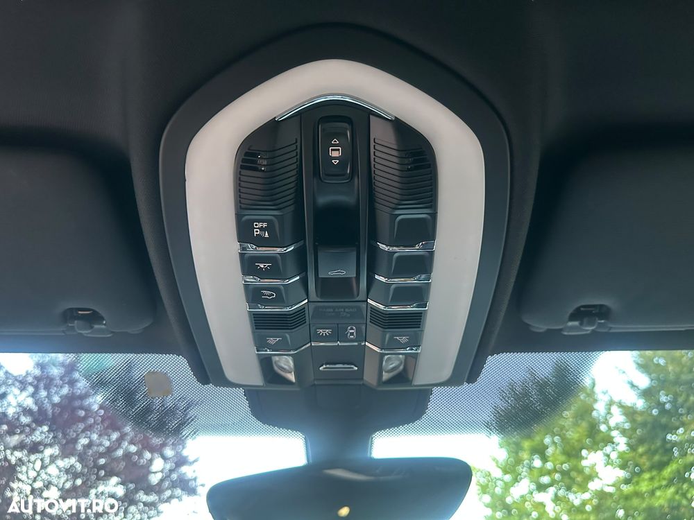 Porsche Cayenne Platinum Edition - 19