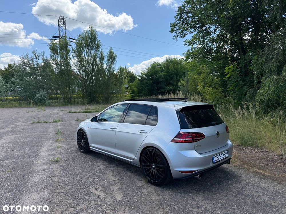 Volkswagen Golf - 6