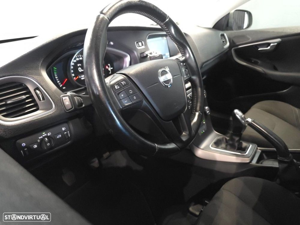Volvo V40 1.6 D2 Momentum - 21