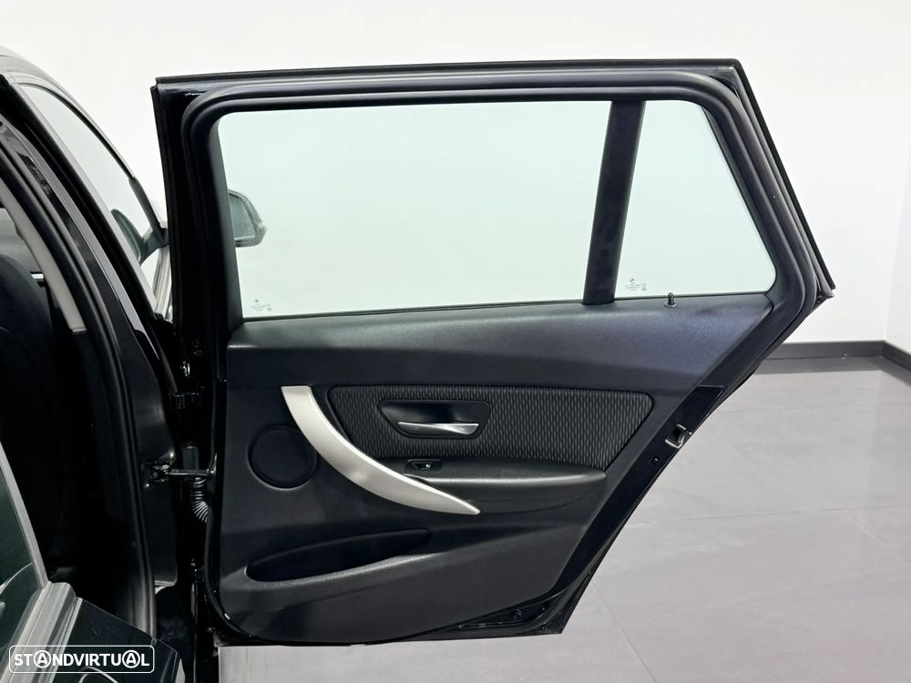 BMW 318 d Line Luxury - 52