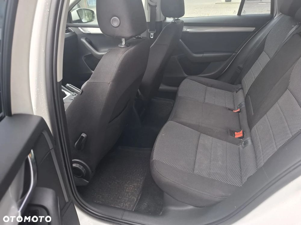 Skoda Octavia 2.0 TDI Ambition DSG - 25