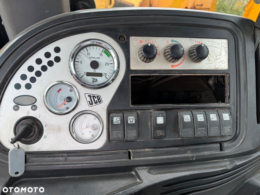 JCB 4CX SUPER 2002 rok na Umowe kupna stan bdb - 17