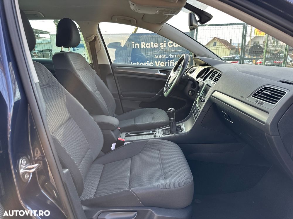 Volkswagen Golf - 22