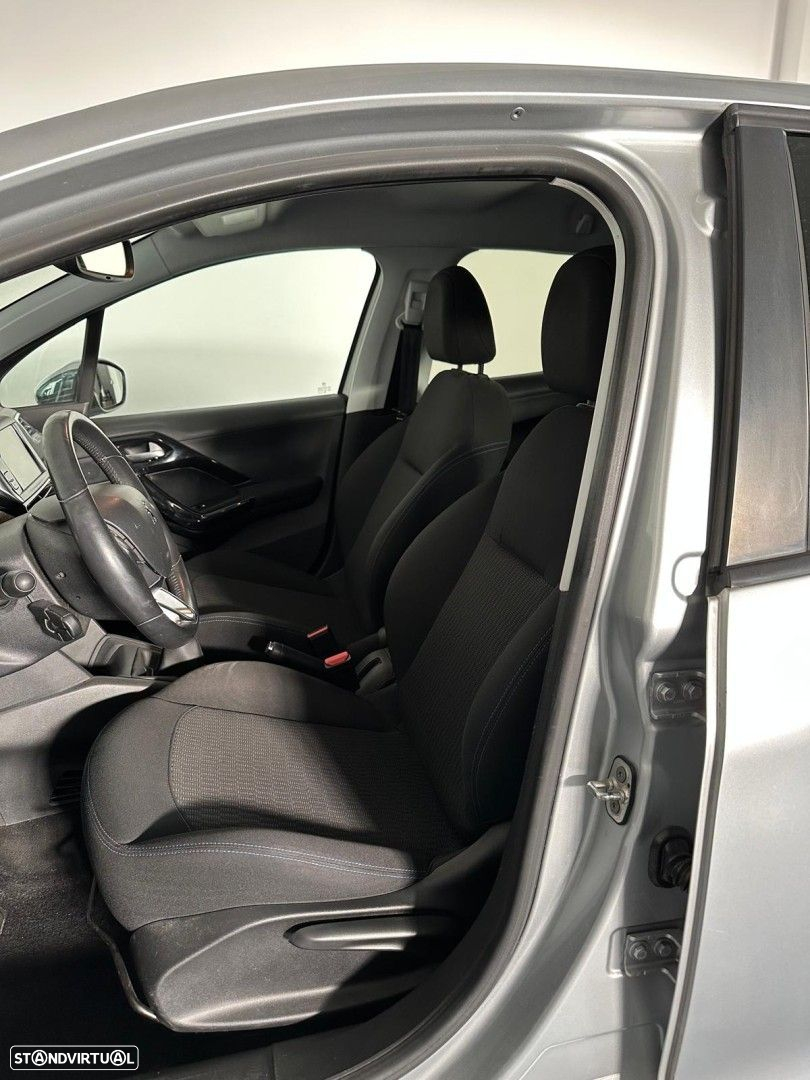 Peugeot 208 PureTech 82 Start & Stop Allure - 11