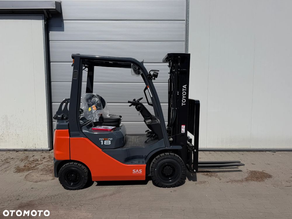 Toyota 1.8t 4,7 Triplex  FABRYCZNIE NOWA od ręki wózek widłowy z Polskiego salonu najlepsza konfiguracja FULL opcja 8FGF18 8FGF15 8FGF25 TRIPLEX od DEALERA LPG + benzyna GWARANCJA - 1