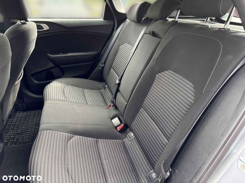 Kia Ceed - 16