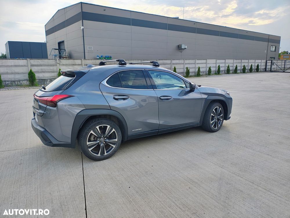 Lexus UX - 5