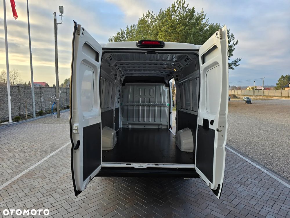 Fiat DUCATO L4H2 MAXI 1257Kg ŁADOWNOŚĆ SILNIK 2,3 IVECO POWER 180 KM SALON PL LEDY TEMPOMAT KAMERA COFANIA KLIMA AUOMATYCZNA SIEDZENIE KIEROWCY KOMFORTOWE, HYDRAULICZNE  OPONY ZIMA LATO SERWIS DO OSTATNIEGO Km STAN JAK NOWY - 18