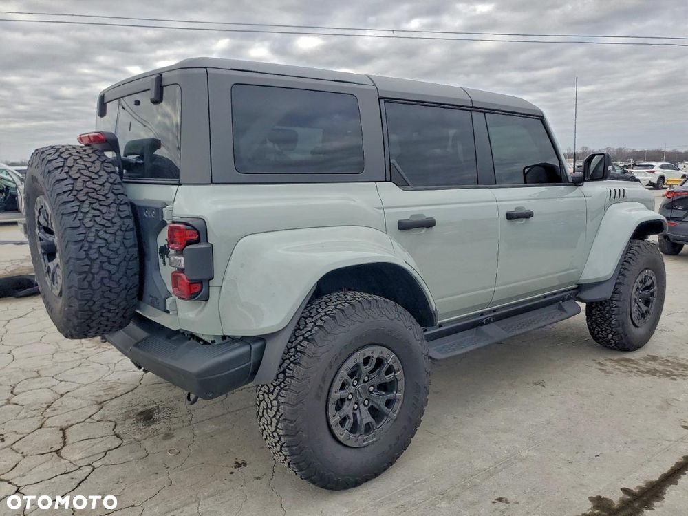Ford Bronco - 4