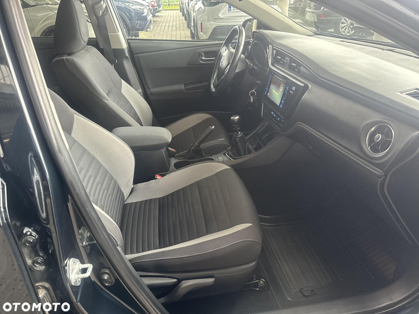 Toyota Auris - 12