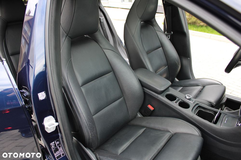 Mercedes-Benz Klasa A 250 4Matic 7G-DCT AMG Line - 38