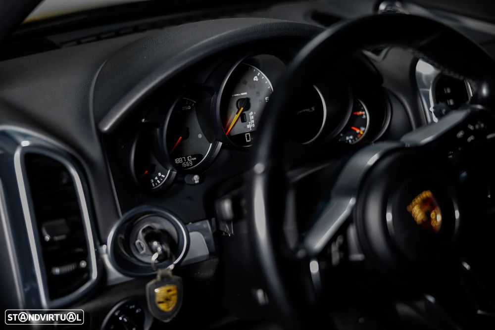 Porsche Cayenne S - 6