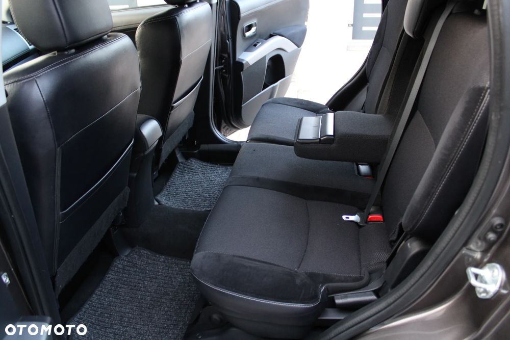 Mitsubishi Outlander 2.0 2WD 35 Jahre - 8