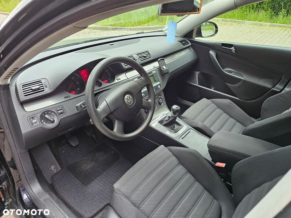 Volkswagen Passat 1.9 TDI DPF Sportline - 7