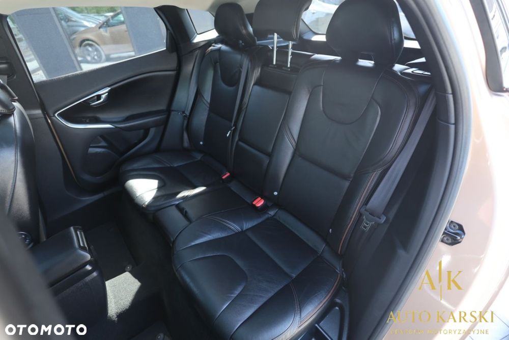 Volvo V40 Cross Country - 33