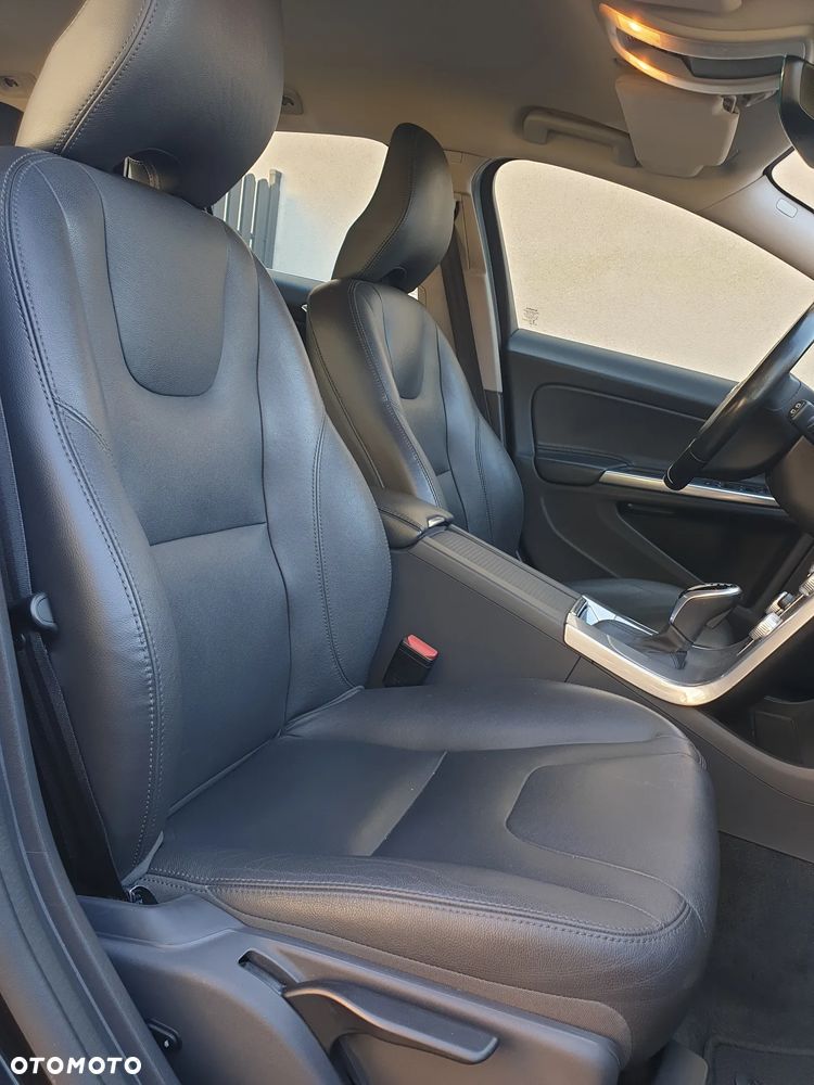 Volvo V60 D3 Geartronic Summum - 30