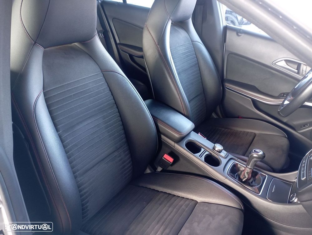 Mercedes-Benz CLA 200 d AMG Line - 20