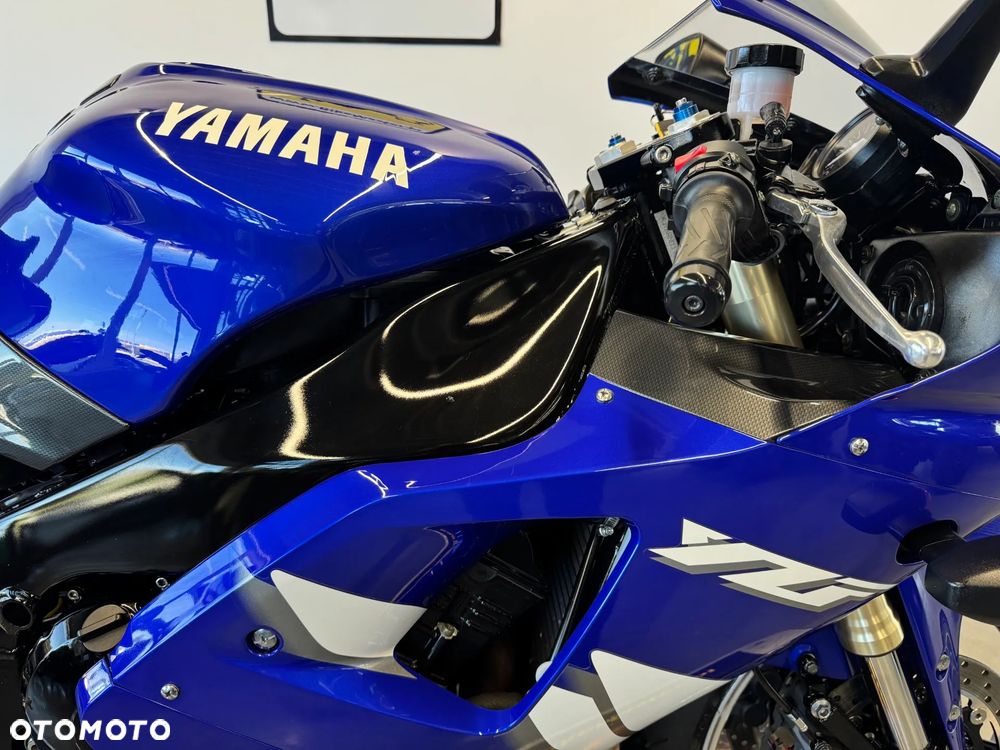 Yamaha YZF - 11