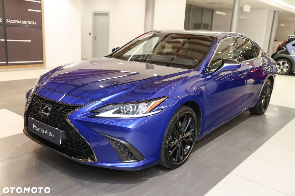 Lexus ES 300h F Sport Design - 10