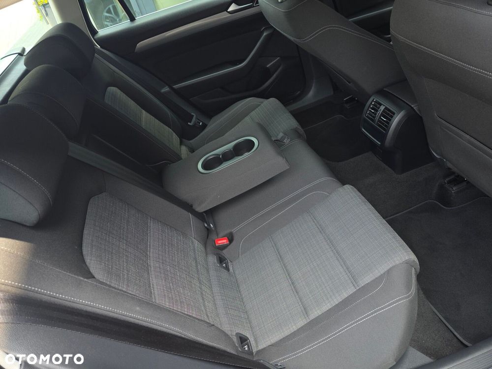 Volkswagen Passat Variant 1.5 TSI EVO Business DSG - 16