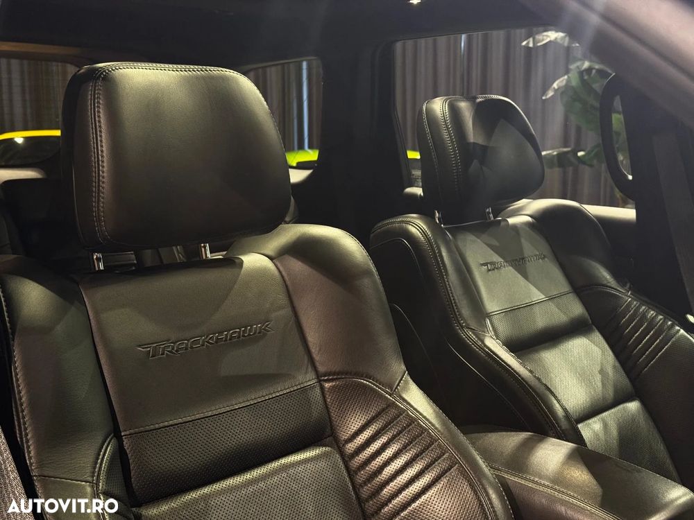 Jeep Grand Cherokee - 12