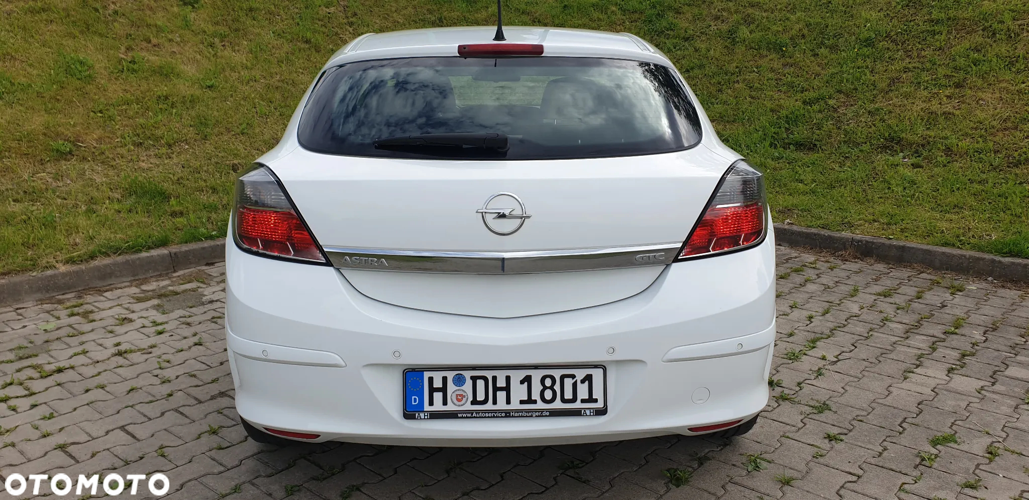 Opel Astra GTC 1.6 Cosmo - 12