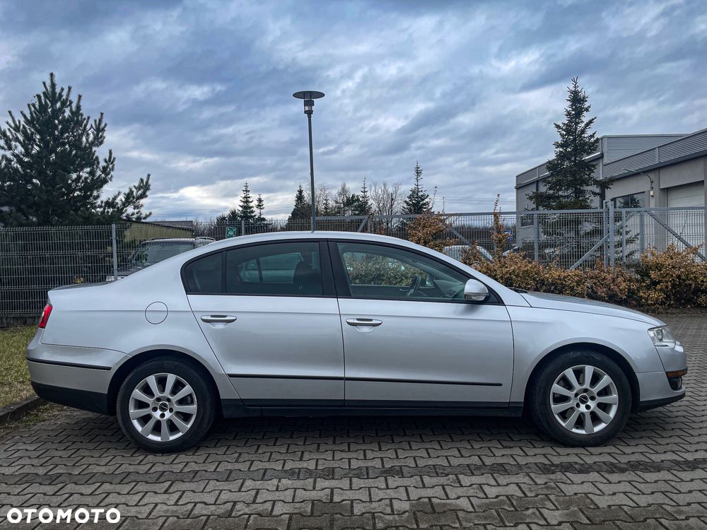 Volkswagen Passat 2.0 TDI Comfortline - 6