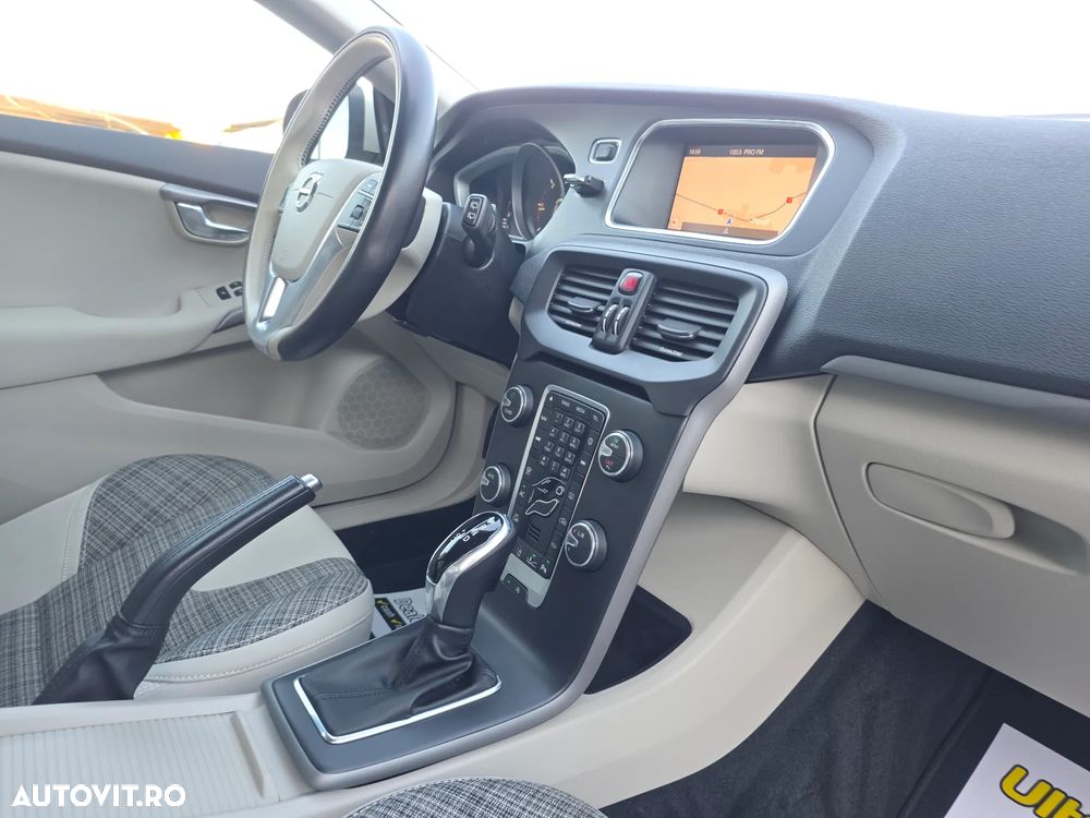 Volvo V40 D2 Aut. Momentum - 13