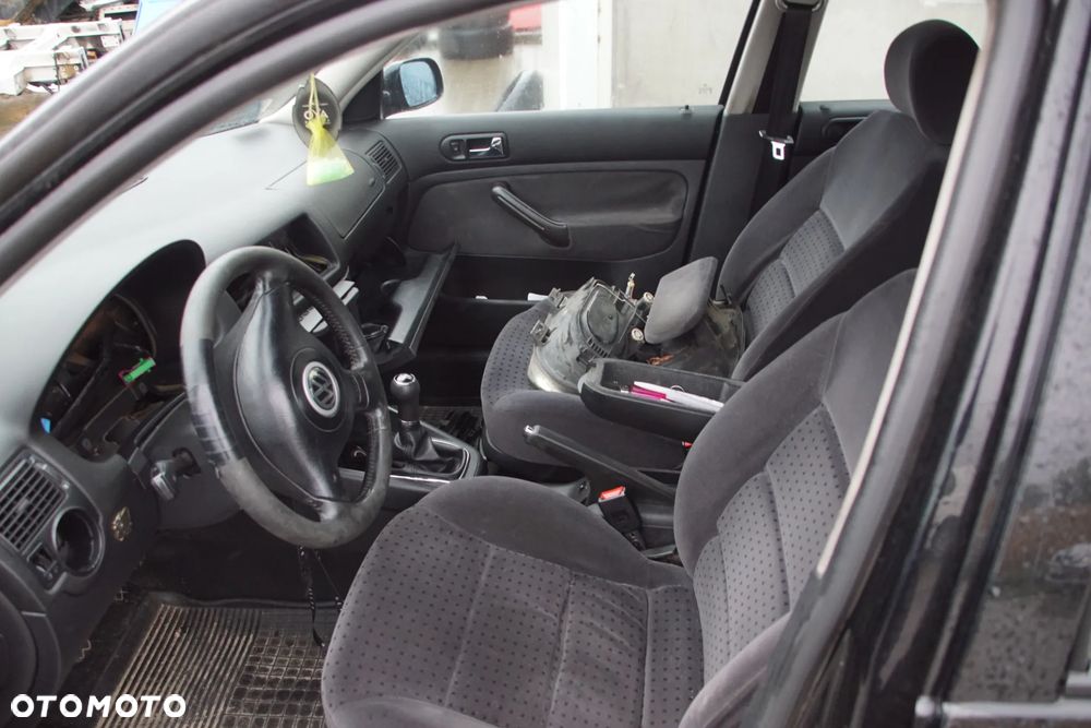 Auto na części - Volkswagen Golf IV 1.6 8V 101 KM AKL DLP L041 1997R Silnik Skrzynia Drzwi Maska Klapa Zderzak Błotnik Lusterko Klamka Lampa Deska Kokpit Sterownik Moduł Czujnik Kierownica - 10