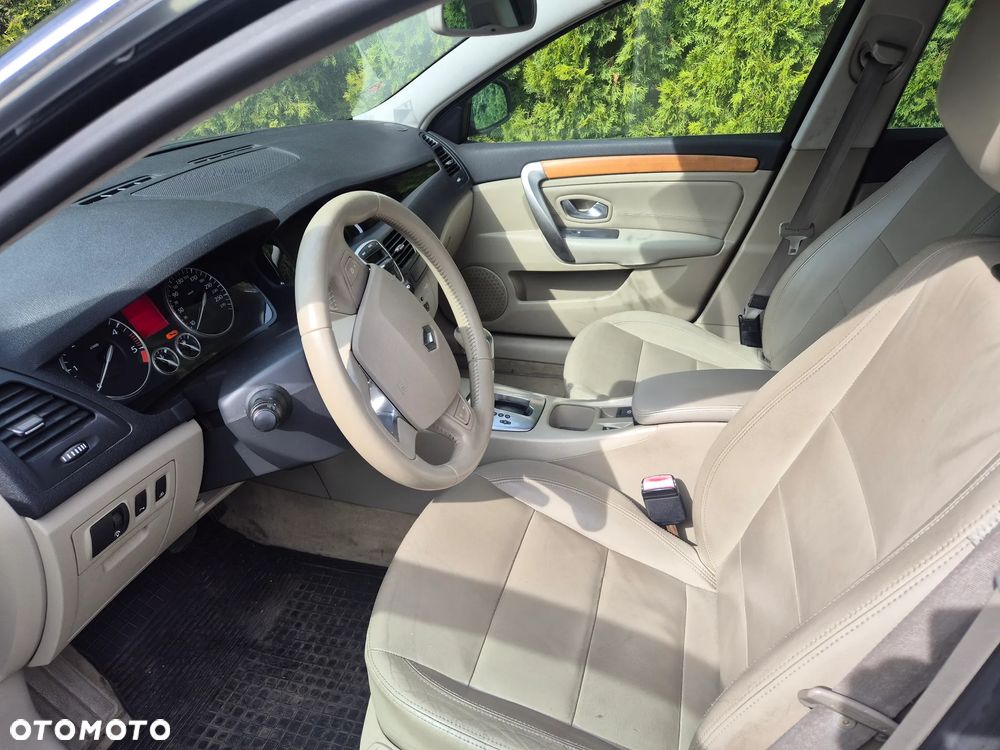 Renault Laguna 2.0 DCi FAP Initiale - 12