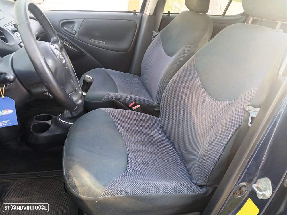 Toyota Yaris 1.0 Sol AC - 5