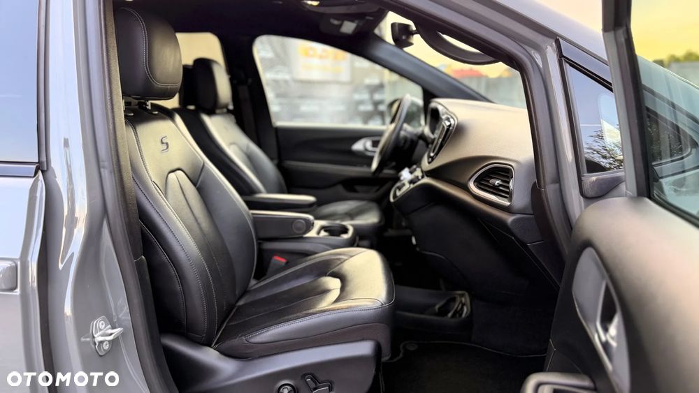 Chrysler Pacifica - 20