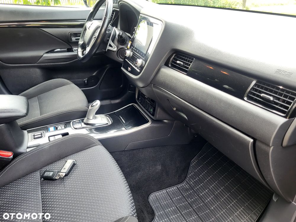 Mitsubishi Outlander 2.0 4WD Top - 30