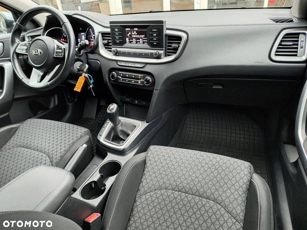 Kia Ceed - 12
