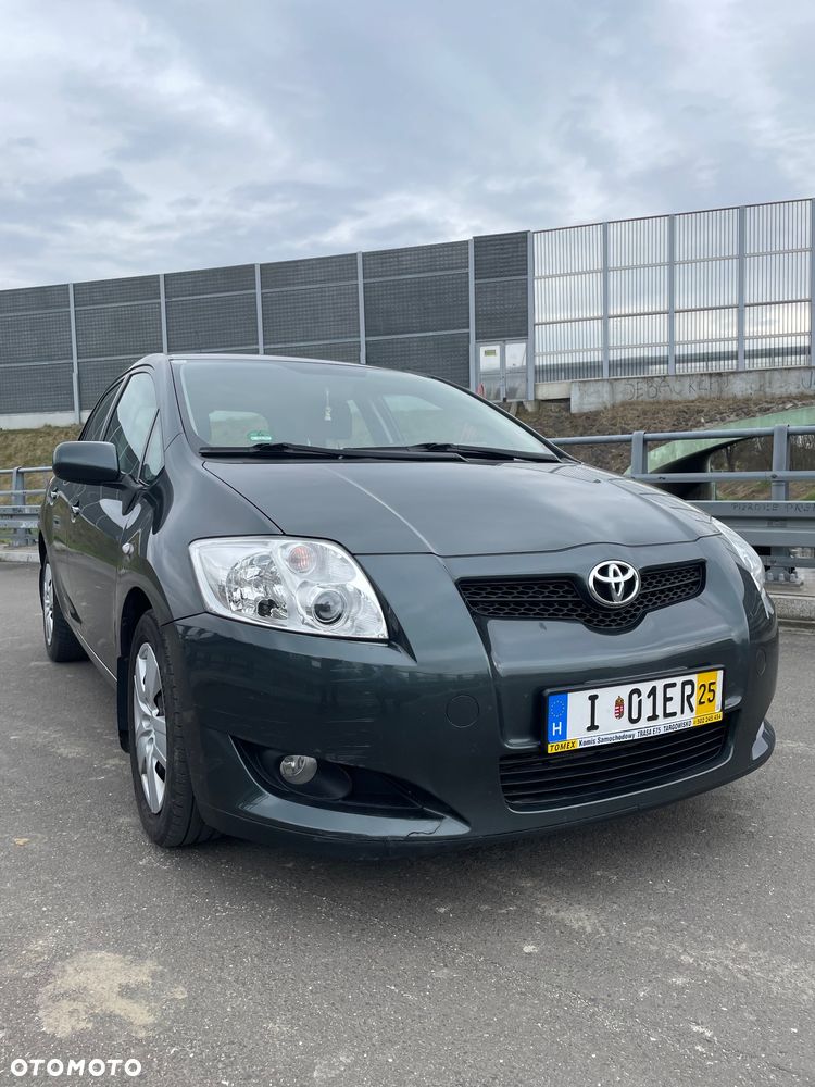 Toyota Auris - 1