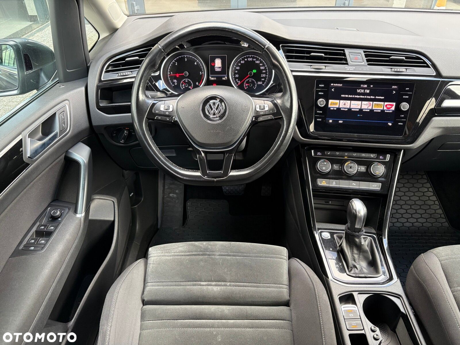 Volkswagen Touran - 10
