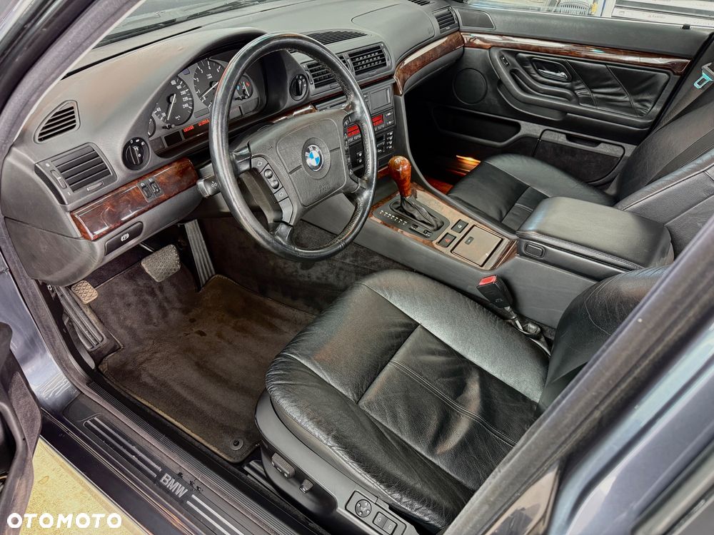 BMW Seria 7 740i V8 - 11