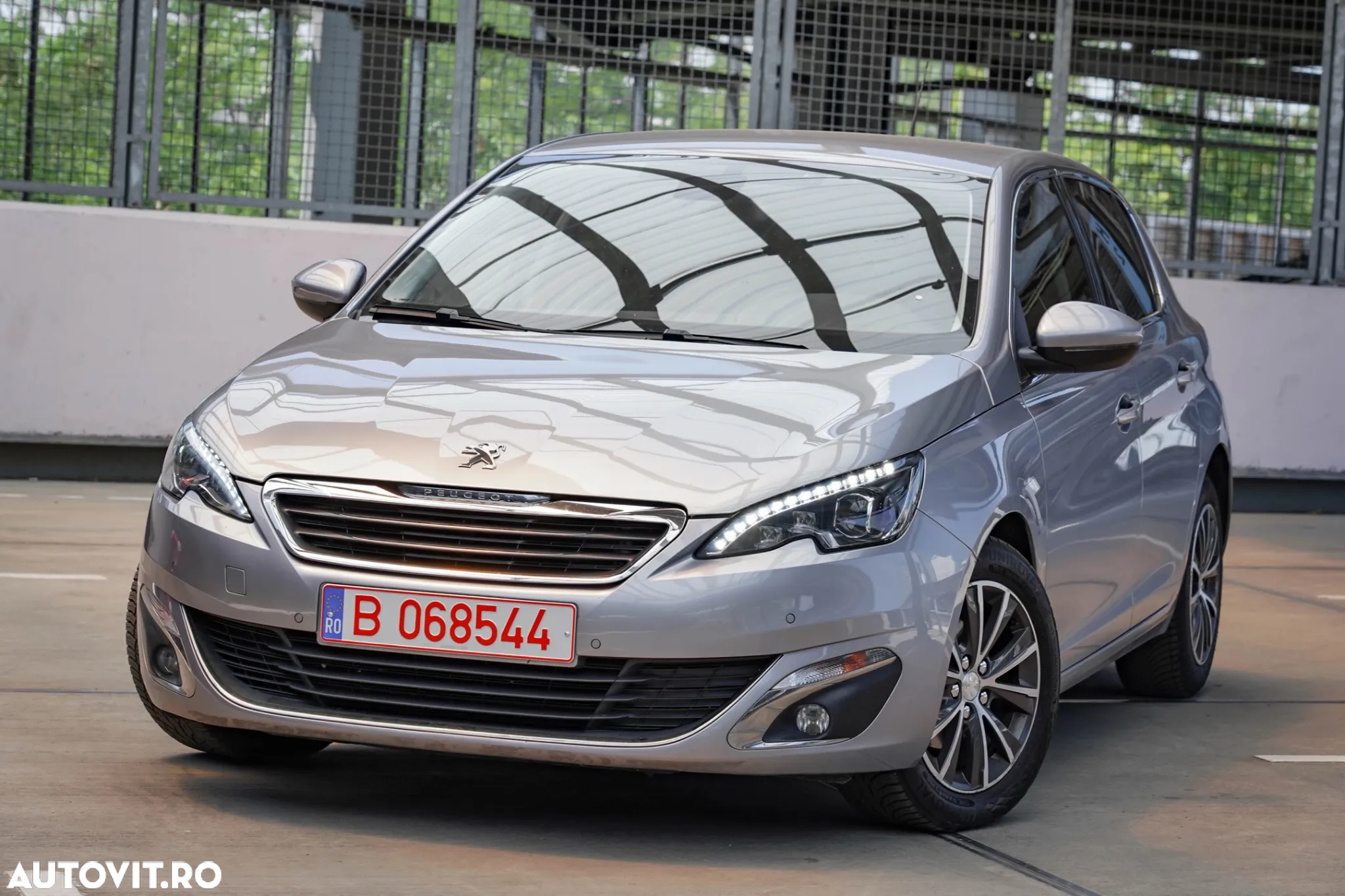 Peugeot 308 1.2L PureTech 130 S&S EAT8 Allure - 14