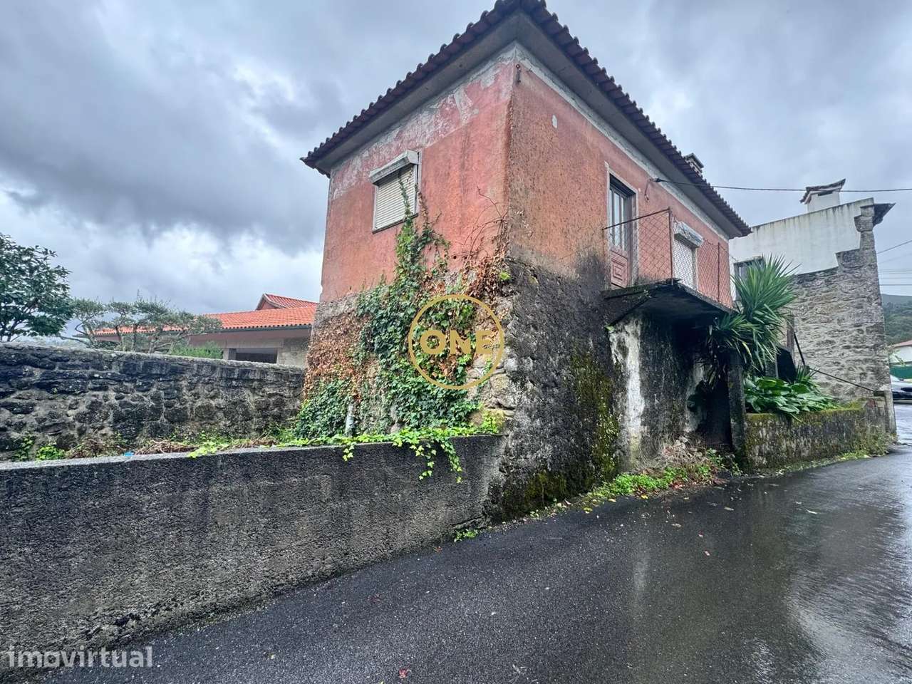 Moradia para restauro - Grande imagem: 2/4