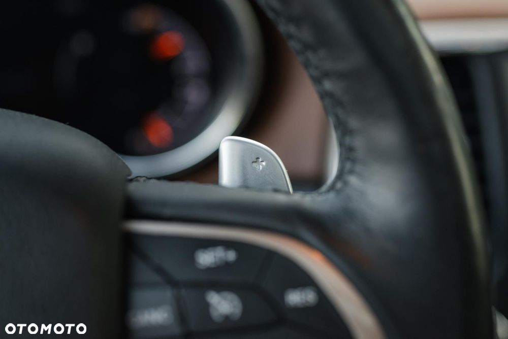 Jeep Grand Cherokee - 24