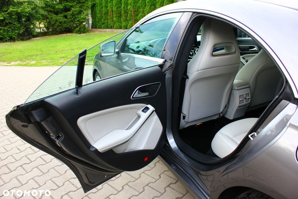 Mercedes-Benz CLA 250 4Matic 7G-DCT - 31